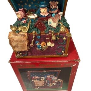 Windsor Collection Musical Treasure Box Plays Toyland   Song Boxed  Windup Xmas